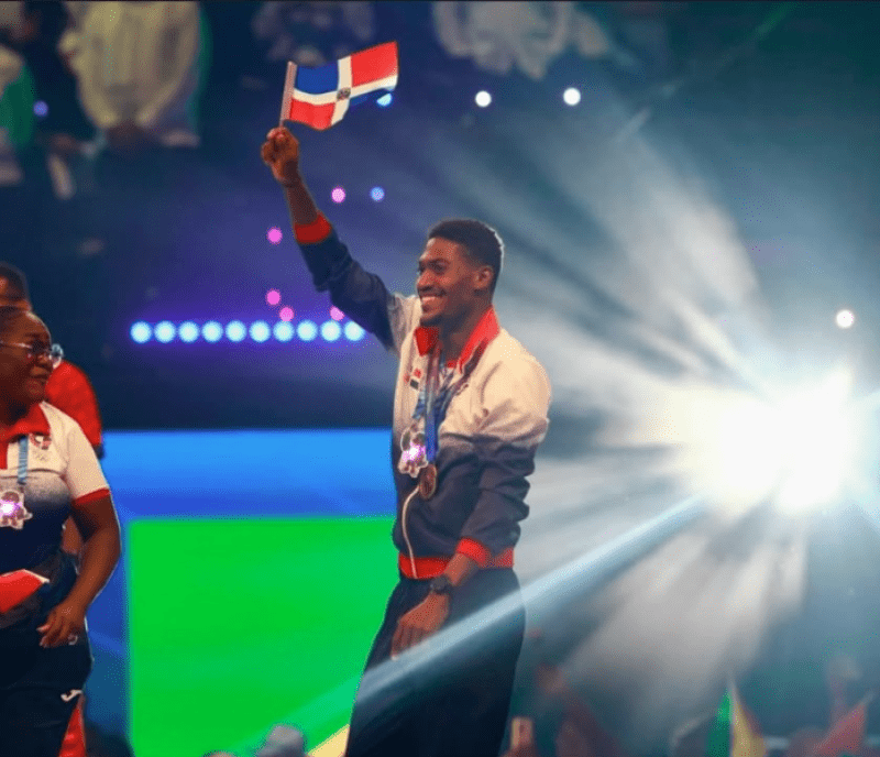 Christopher Melenciano marca récord mundial en XXIII Campeonato Japonés de Atletismo para Sordos Christopher Melenciano marca récord mundial en XXIII Campeonato Japonés de Atletismo para Sordos