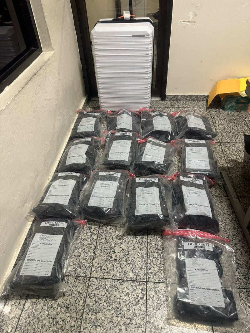 Incautan 53 paquetes de marihuana en el Aeropuerto Las Américas Incautan 53 paquetes de marihuana en el Aeropuerto Las Américas