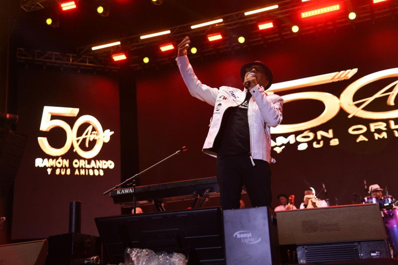 Ramón Orlando: tocó piano, cantó, bailó y saltó de alegría en una noche inolvidable de merengue Ramón Orlando: tocó piano, cantó, bailó y saltó de alegría en una noche inolvidable de merengue