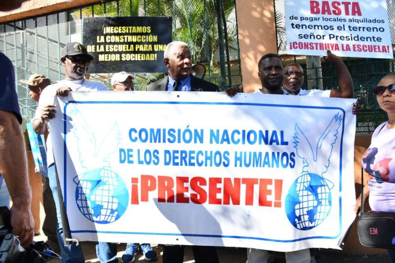 Derechos Humanos protesta frente al Palacio Nacional por muertes en manos de la Policía