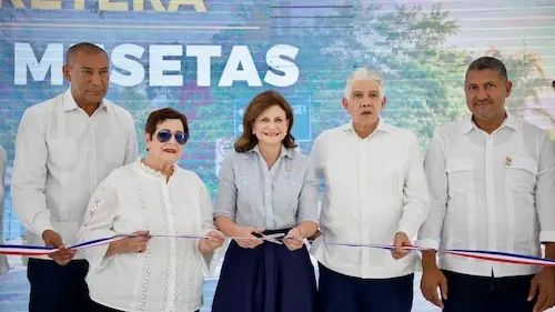 Raquel Peña inaugura carretera Las Mesetas