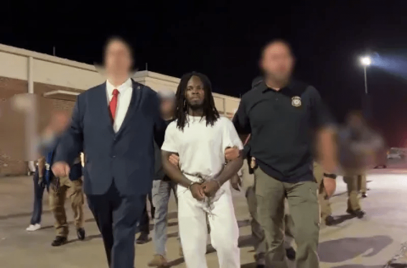 ICE deporta a un haitiano que se hizo viral por gritar “Biden para siempre”