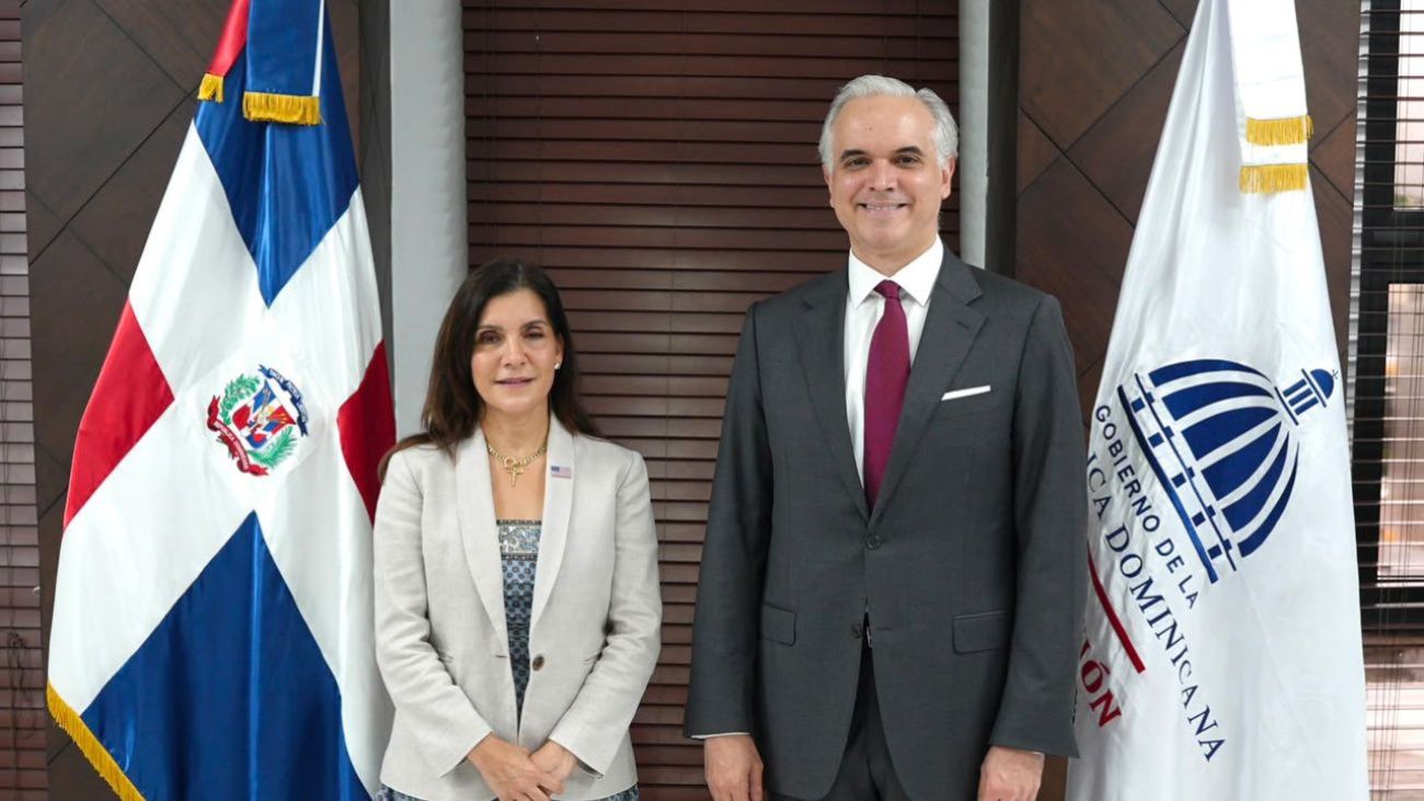 Luis Miguel De Camps recibe visita de embajadora de Estados Unidos y abordan áreas de cooperación