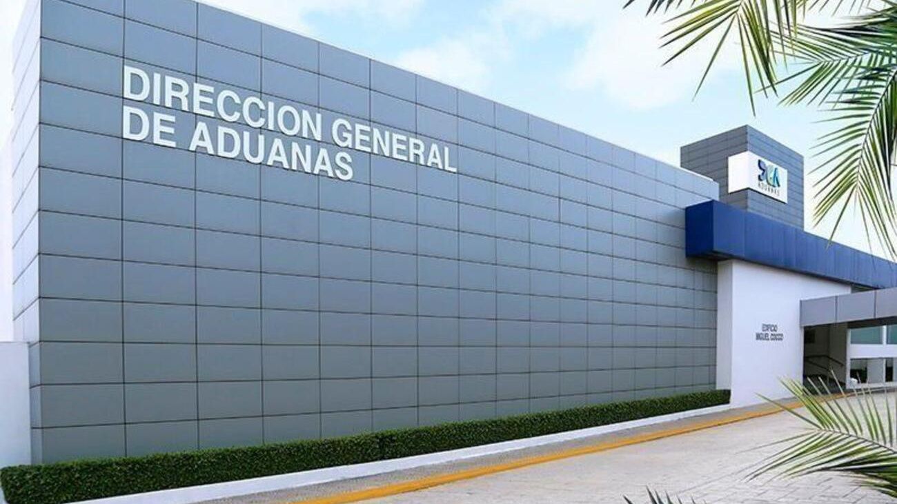 Aduanas incauta 74,100 municiones ocultas dentro de ocho motores camión