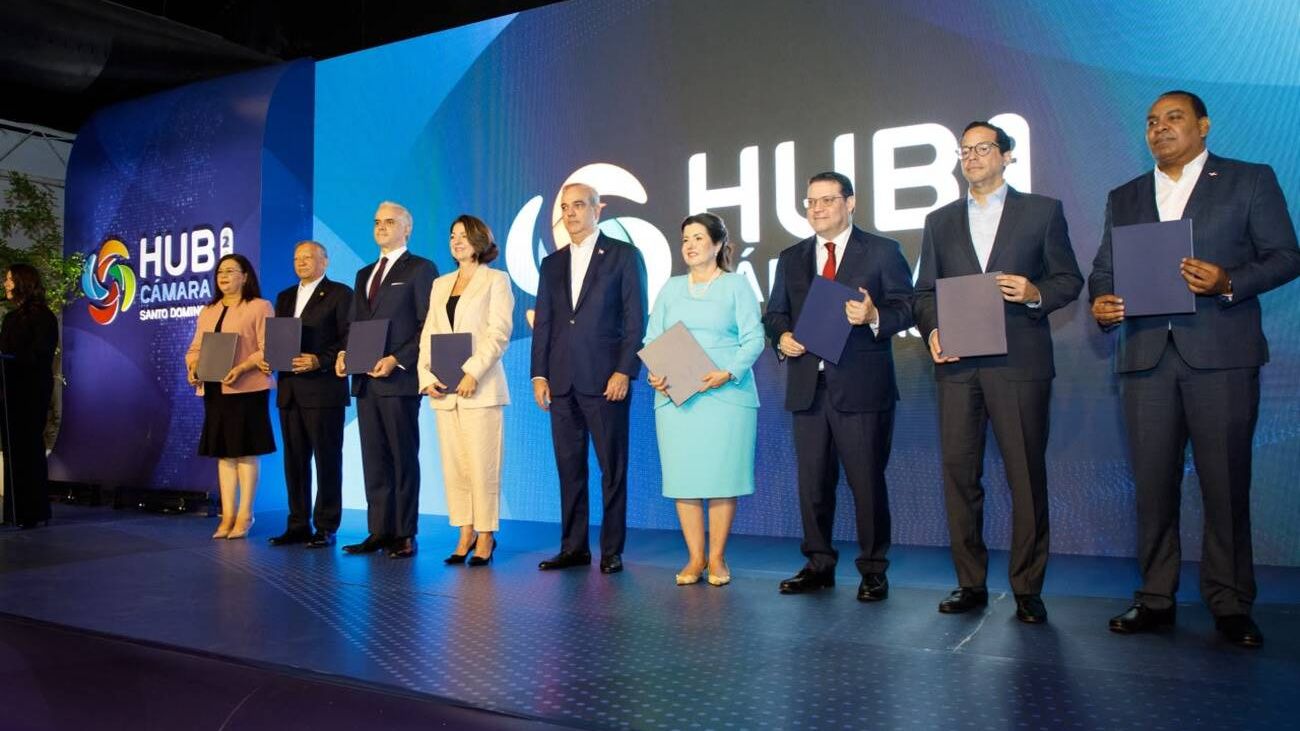 Gobierno dominicano y Amazon Web Services lanzan programa de 50,000 becas para capacitar en inteligencia artificial y computación en la nube