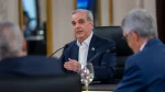 Abinader mantiene a raya el alza de combustibles y absorbe hasta 200 pesos por galón en el transporte