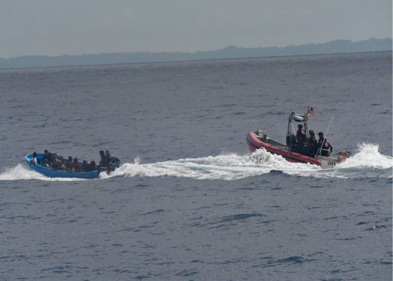 Puerto Rico repatria 63 dominicanos y haitianos que iban en una yola por el Canal de la Mona Puerto Rico repatria 63 dominicanos y haitianos que iban en una yola por el Canal de la Mona