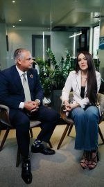 Abogado de Karen Yapoort da 48 horas para borrar difamaciones en plataformas digitales