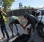 Dominicano herido en tiroteo del ICE sigue preso con presunta bala en su cuerpo