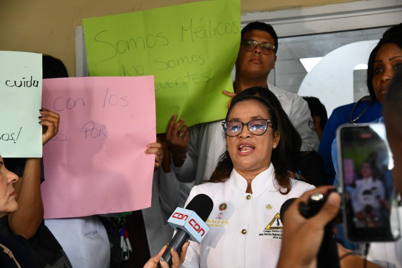 Médicos paralizan consultas y exigen pago de incentivos Médicos paralizan consultas y exigen pago de incentivos