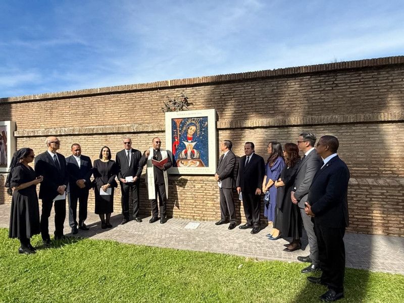 Abinader dirige un Padre Nuestro desde los jardines del Vaticano por la salud del papa León XIV