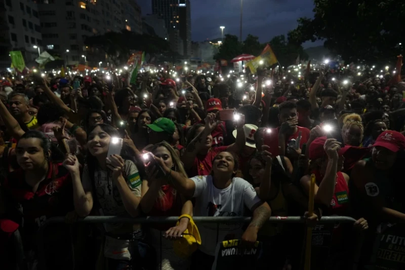 La izquierda activa en las redes y las calles por Lula da Silva