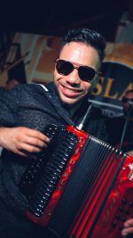 Solicitan apoyo económico para trasladar los restos del músico típico Darlyn Fernández a RD