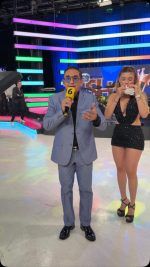 Modelo “se encuentra bien” tras presentador patear un dron durante programa de televisión