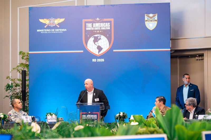 Asesor de Guerra de Estados Unidos dice en RD que narcotraficantes financian ONG