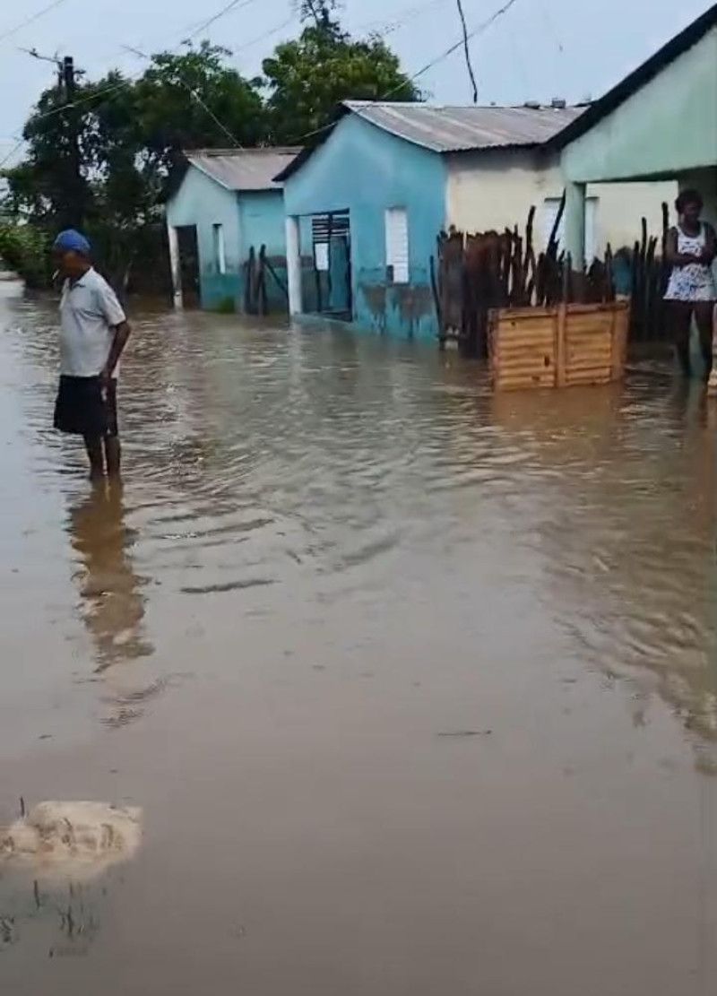 Lluvias inundan a Tamayo; residentes piden construcción de drenaje pluvial