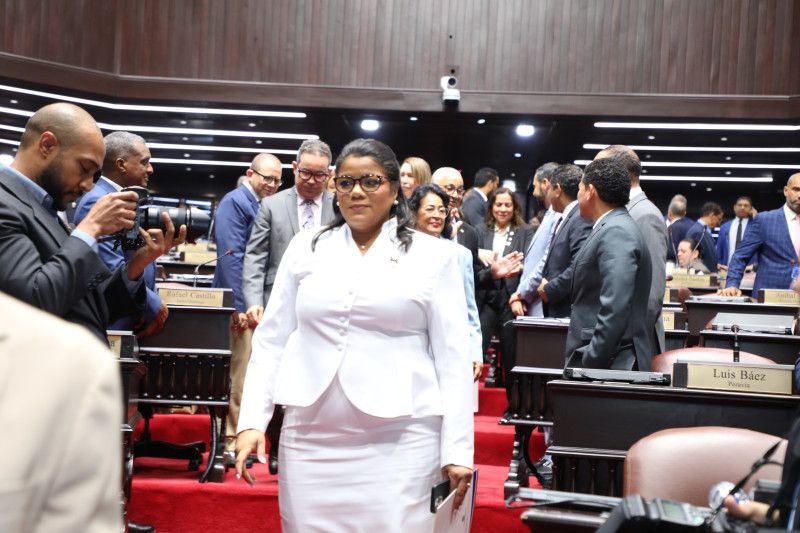 Diputados escogen a la hija del fallecido diputado Jorge Frías como su sustituta Diputados escogen a la hija del fallecido diputado Jorge Frías como su sustituta