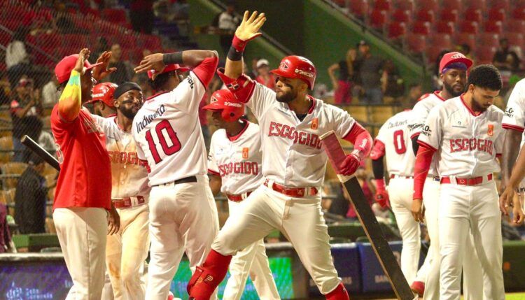 Leones ganan sexto seguido al blanquear a las Estrellas
