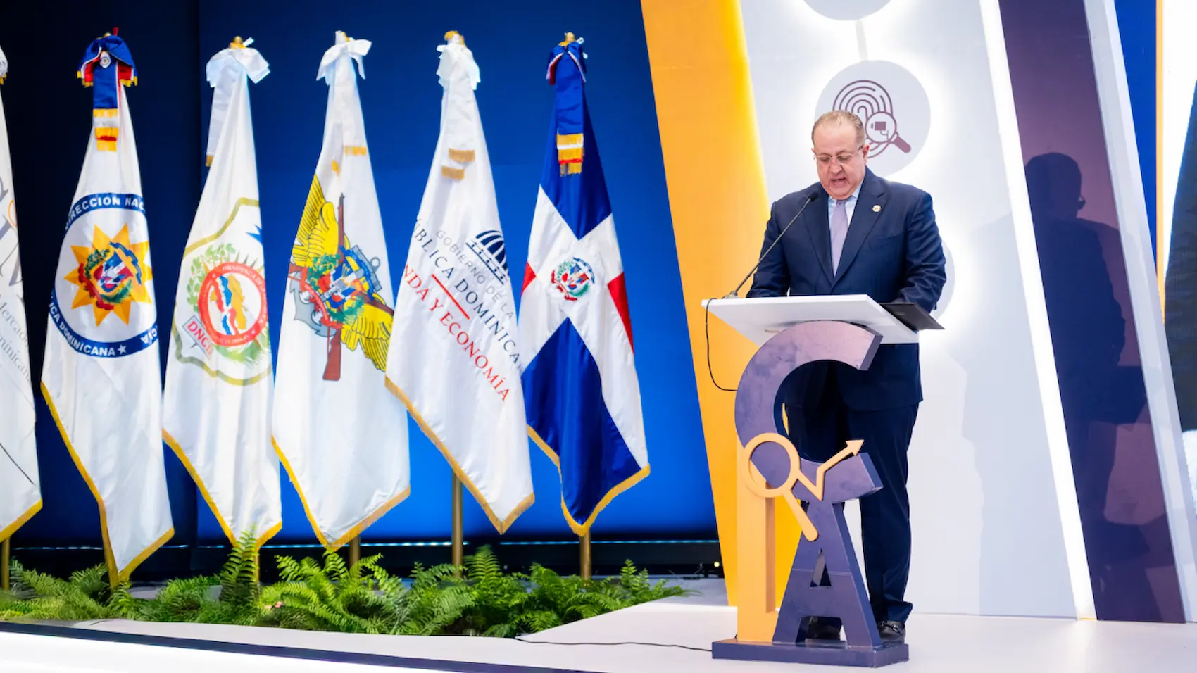 Ministro Magín Díaz destaca el fortalecimiento del sistema antilavad