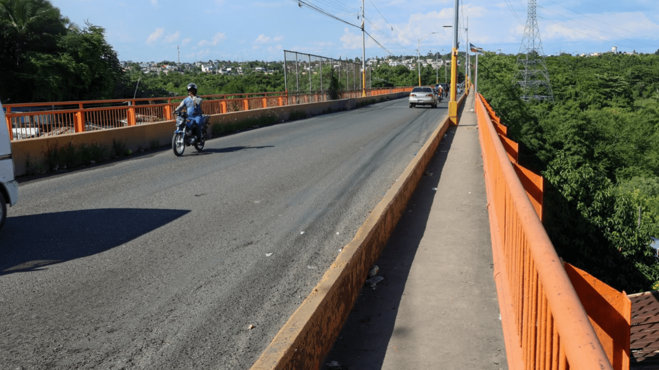 MOPC anuncia restricciones de circulación de vehículos pesados en el puente de La Barquita