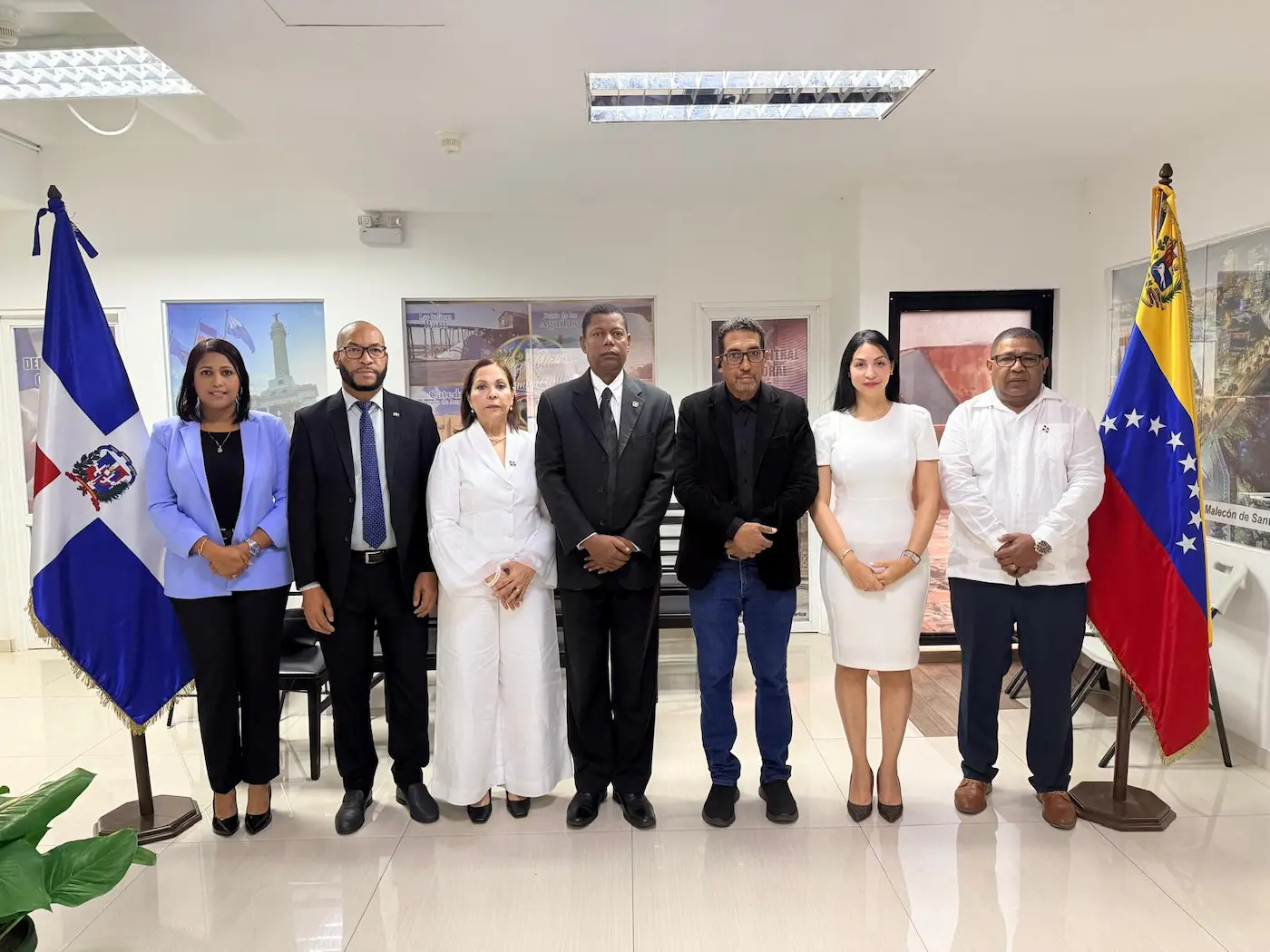 Inician servicios en el Consulado General de la República Dominicana en Caracas