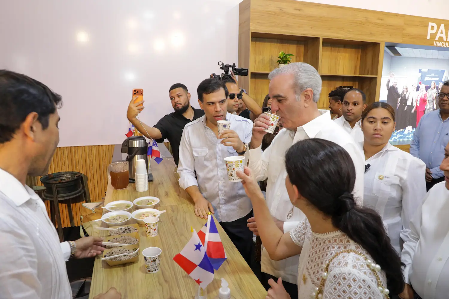 Abinader destaca gran acogida de la Feria Internacional del Libro 2026