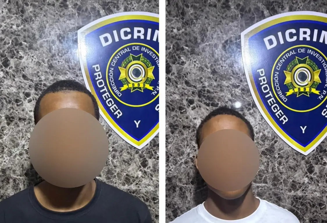 Son entregados dos adolescentes captados en cámara perpetrando agresión y asalto contra sargento