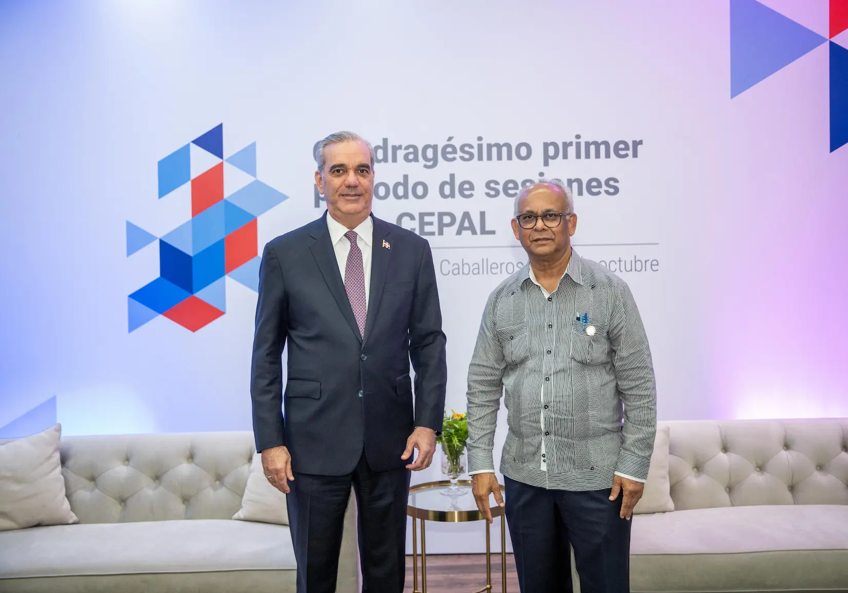 Abinader aborda con secretario general de la OEA plan de acción para Haití y situación de la democracia en la región Abinader aborda con secretario general de la OEA plan de acción para Haití y situación de la democracia en la región