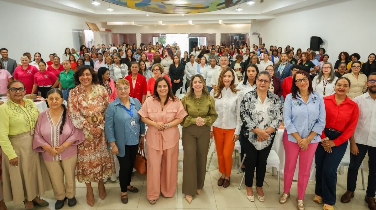 Gloria Reyes destaca aportes de las mujeres rurales y llama a cerrar brechas que limitan su desarrollo Gloria Reyes destaca aportes de las mujeres rurales y llama a cerrar brechas que limitan su desarrollo