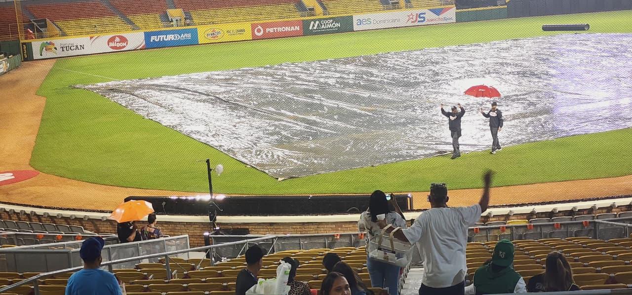 Posponen otra vez por lluvia juego entre Estrellas y Águilas en Santiago