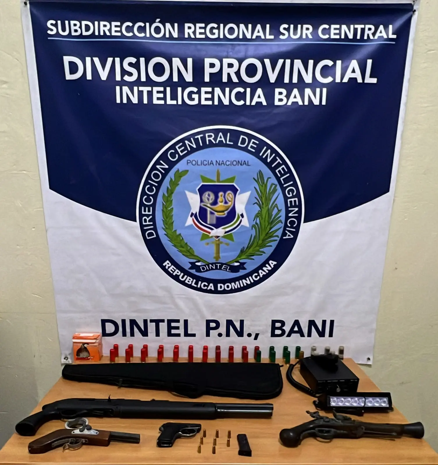Policía Nacional ocupa 11 armas de fuego, incluidos cinco fusiles y una subametralladora