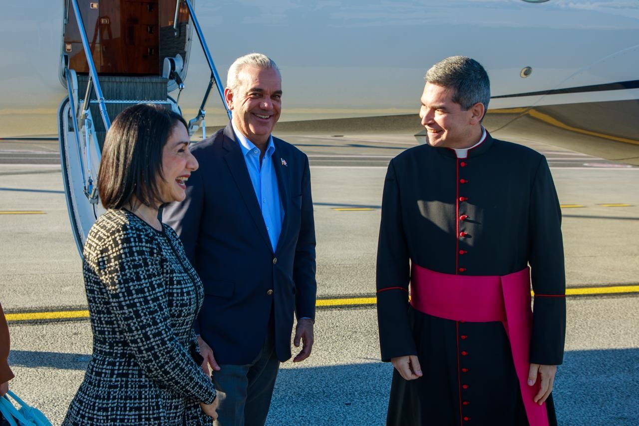 Abinader llega a Roma para audiencia de Estado con Su Santidad el papa León XIV en la Ciudad del Vaticano y para participar en la asamblea de la FAO